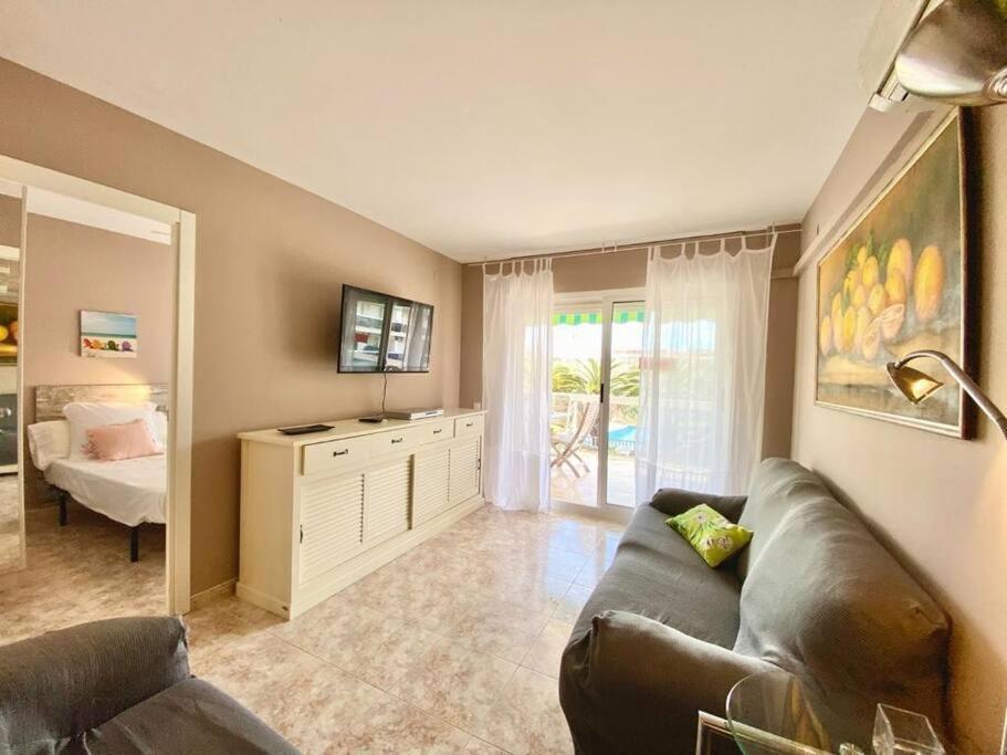 For A Stay Living Park Салоу Екстериор снимка
